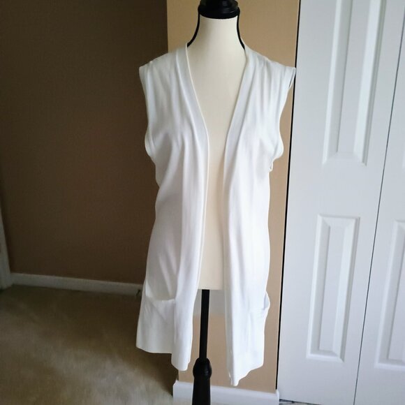 CHADWICKS-WHITE SLEEVELESS BUTTON DOWN VEST-SIZE L/TALL-100% COTTON W/POCKETS - Picture 2 of 2